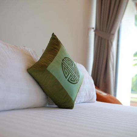 The Purple Hue Homestay Bagian luar foto