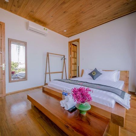 The Purple Hue Homestay Bagian luar foto