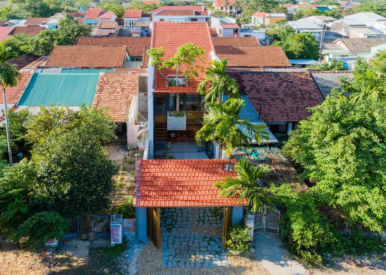 The Purple Hue Homestay Bagian luar foto