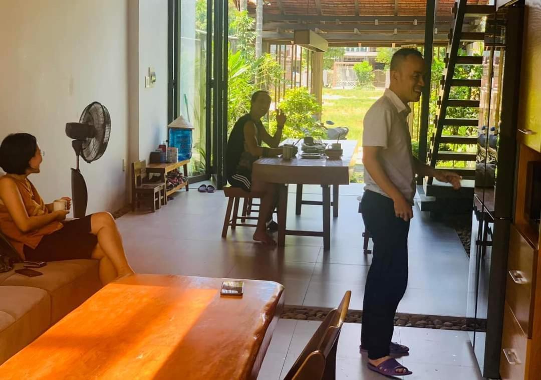The Purple Hue Homestay Bagian luar foto