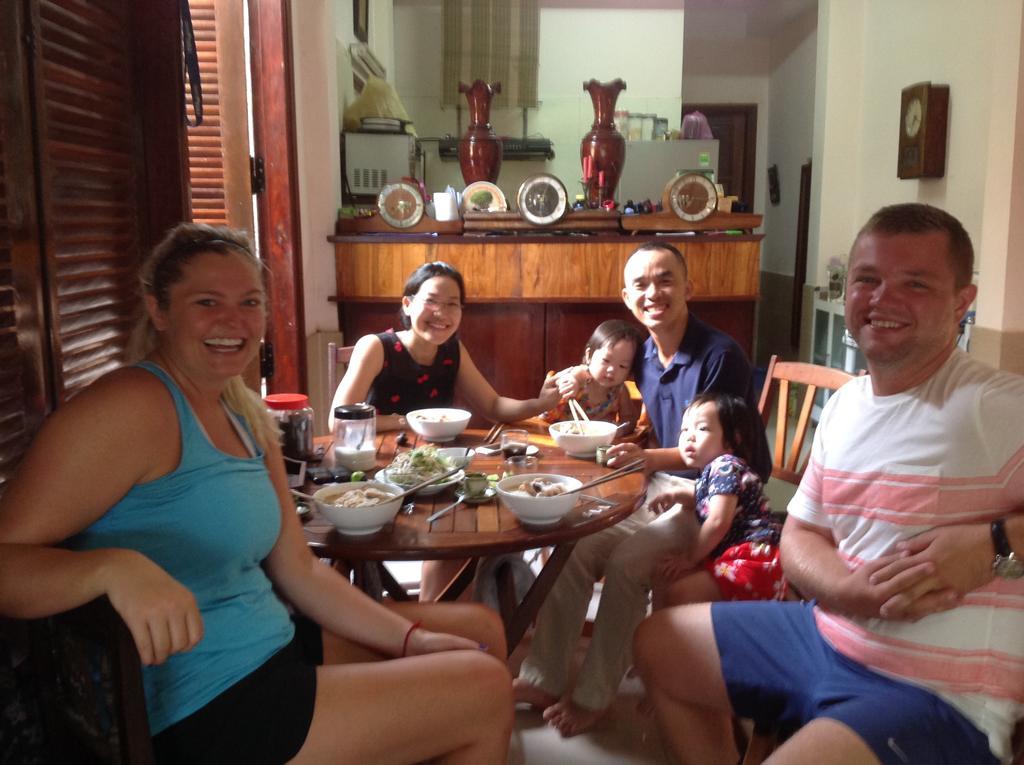 The Purple Hue Homestay Bagian luar foto