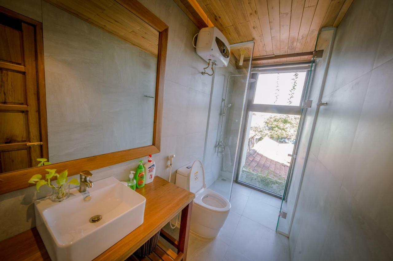 The Purple Hue Homestay Bagian luar foto