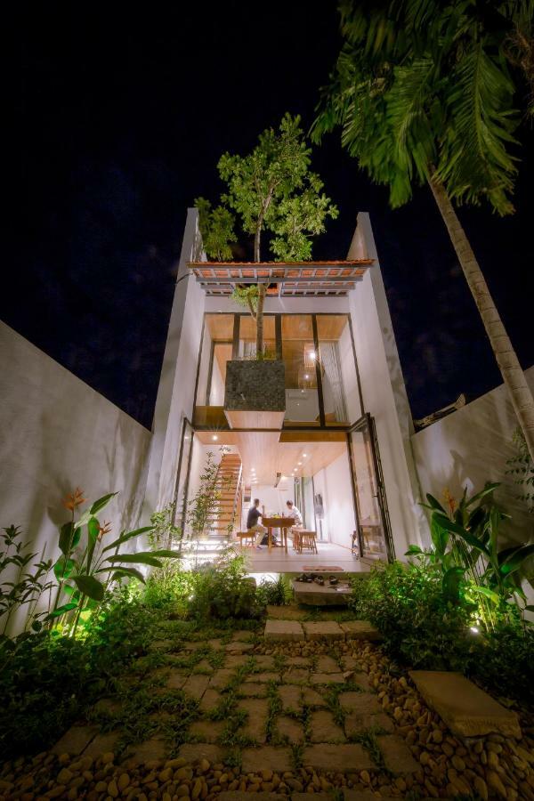 The Purple Hue Homestay Bagian luar foto