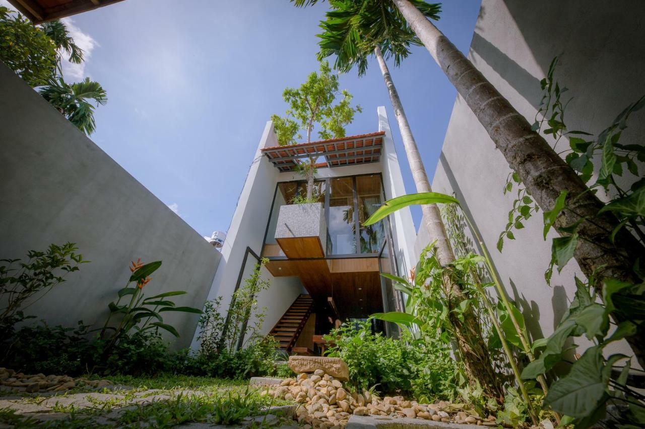 The Purple Hue Homestay Bagian luar foto